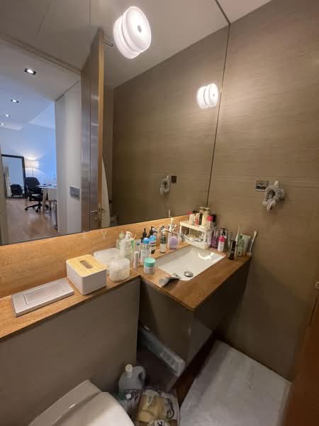 Hilltops, 101 Cairnhill Circle, Orchard / River Valley, 2 Bedrooms, 807 sqft, Condominium For Rent, by Lyn Kwan, 500208784 - Bathroom - PropertyGuru.com.sg