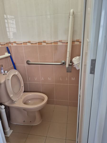 32 Holland Close, 32 Holland Close, Room Rental, 150 sqft, HDB Flat For Rent, by Ivan Lim, 500208786 - Bathroom - PropertyGuru.com.sg