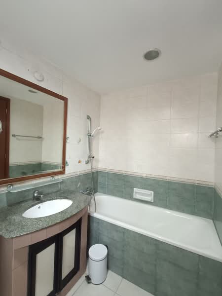 The Rivervale, 3 Rivervale Link, Room Rental, 110 sqft, Condominium For Rent, by Kingston, 500208788 - Bathroom - PropertyGuru.com.sg