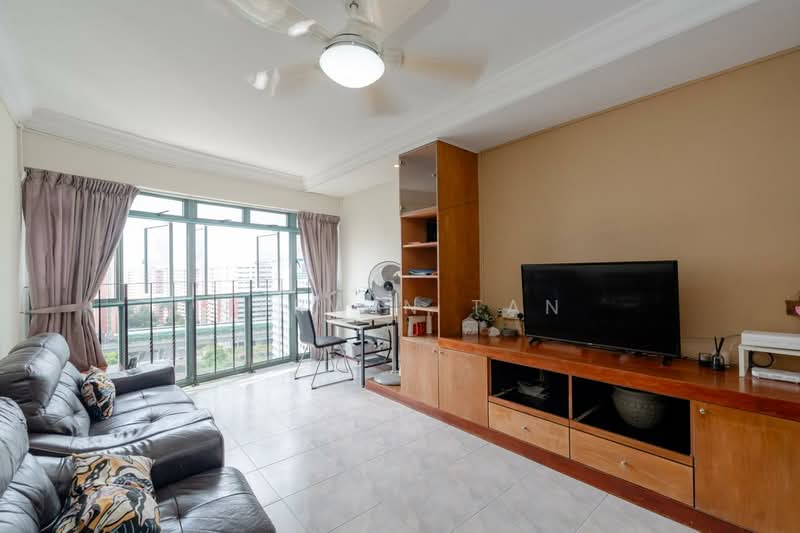 457 Choa Chu Kang Avenue 4, 457 Choa Chu Kang Avenue 4, 3 Bedrooms, 1,334 sqft, HDB Flat For Sale, by Merwin Tan, 500208796 - Living Room - PropertyGuru.com.sg