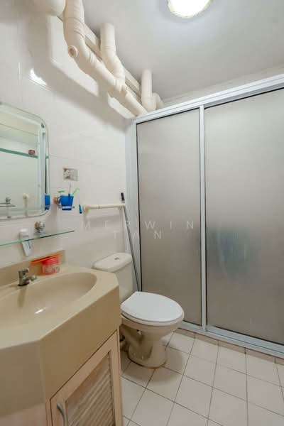 457 Choa Chu Kang Avenue 4, 457 Choa Chu Kang Avenue 4, 3 Bedrooms, 1,334 sqft, HDB Flat For Sale, by Merwin Tan, 500208796 - Bathroom - PropertyGuru.com.sg