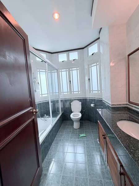 Holland Green, Holland Green, 5 Bedrooms, 4,340 sqft, Detached House For Sale, by Anthea Yeo 杨丽娇, 500208803 - Bathroom - PropertyGuru.com.sg