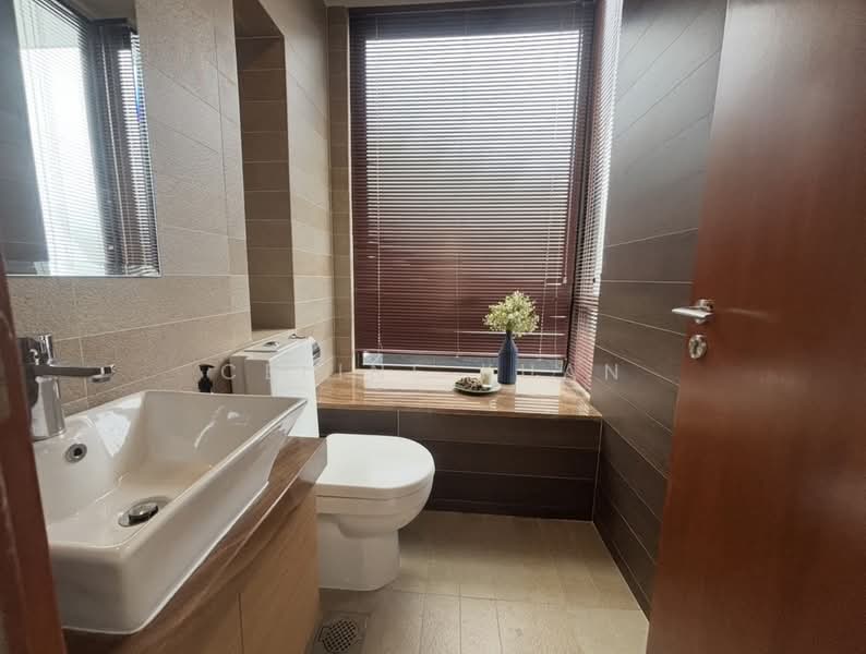 Thomson Road Bukit Timah, Thomson Road Bukit Timah, 5 Bedrooms, 4,800 sqft, Cluster House For Rent, by Celine Kuan, 500208807 - Bathroom - PropertyGuru.com.sg