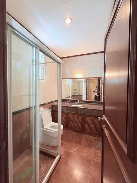 Holland Green, Holland Green, 5 Bedrooms, 4,340 sqft, Detached House For Rent, by Anthea Yeo 杨丽娇, 500208810 - Bathroom - PropertyGuru.com.sg