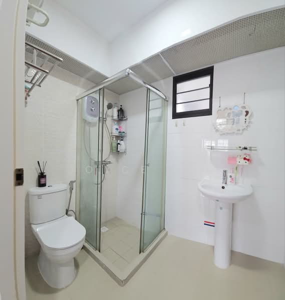 818C Choa Chu Kang Avenue 1, 818C Choa Chu Kang Avenue 1, 3 Bedrooms, 990 sqft, HDB Flat For Sale, by Joyce Lim, 500208823 - Bathroom - PropertyGuru.com.sg