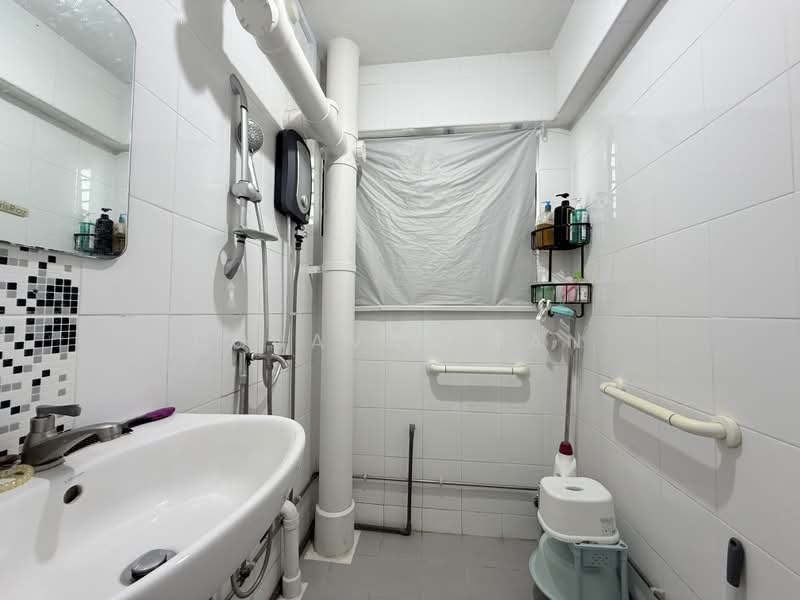412 Pandan Gardens, 412 Pandan Gardens, Room Rental, 100 sqft, HDB Flat For Rent, by Donavan Tan, 500208829 - Bathroom - PropertyGuru.com.sg
