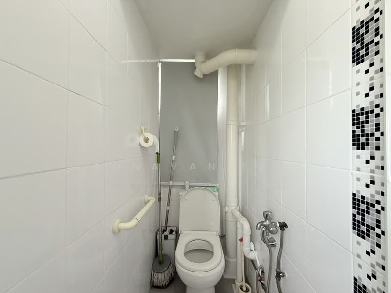 412 Pandan Gardens, 412 Pandan Gardens, Room Rental, 100 sqft, HDB Flat For Rent, by Donavan Tan, 500208829 - Bathroom - PropertyGuru.com.sg