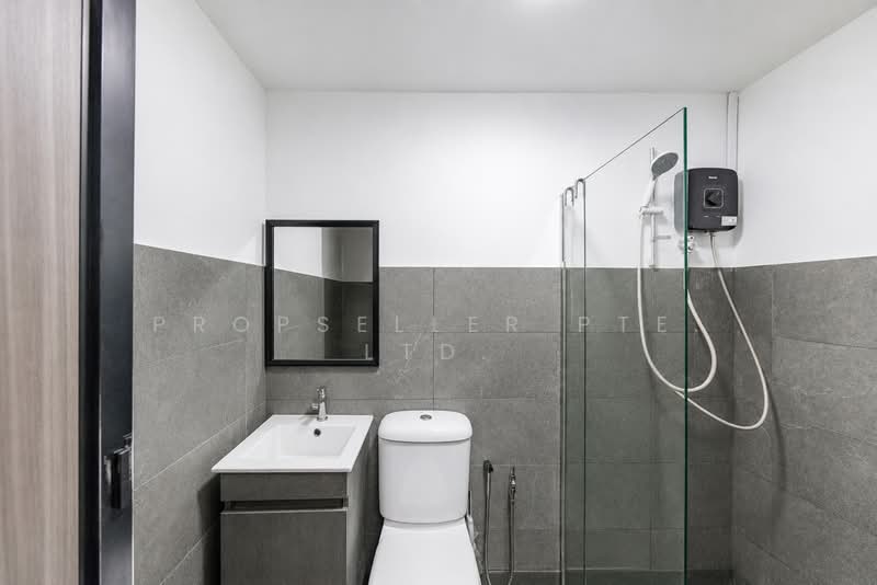 Sembawang Straits Estate, Jalan Machang, 3 Bedrooms, 1,900 sqft, Semi-Detached House For Sale, by Kit Toh, 500208857 - Bathroom - PropertyGuru.com.sg