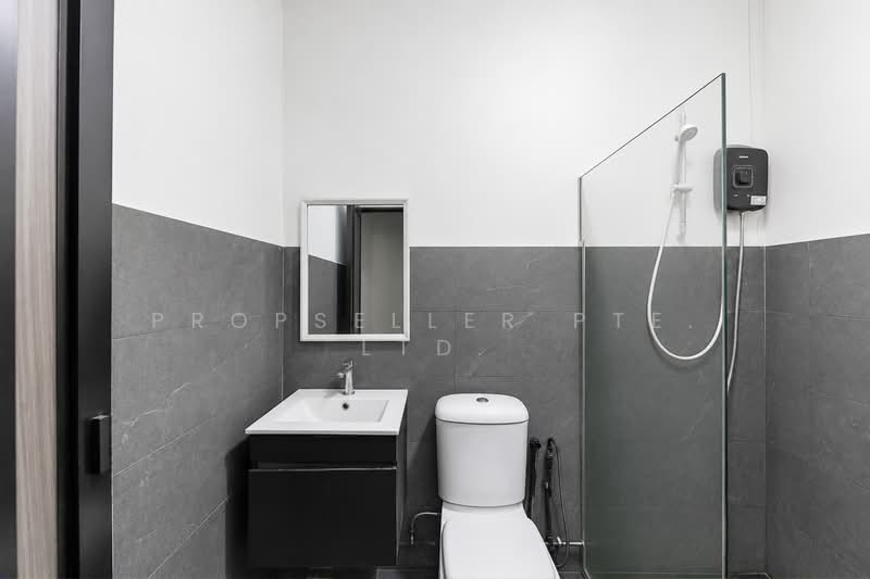 Sembawang Straits Estate, Jalan Machang, 3 Bedrooms, 1,900 sqft, Semi-Detached House For Sale, by Kit Toh, 500208857 - Bathroom - PropertyGuru.com.sg