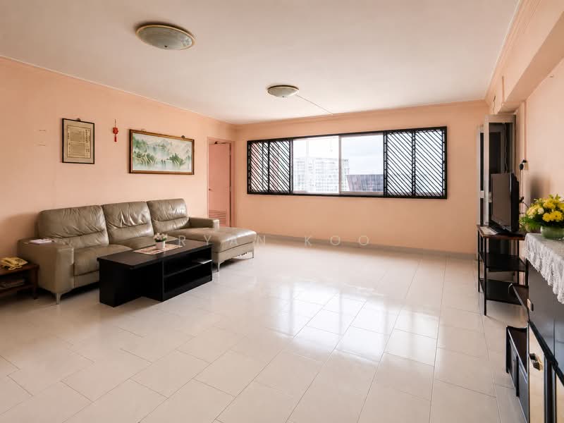 425 Hougang Avenue 6, 425 Hougang Avenue 6, 3 Bedrooms, 1,109 sqft, HDB Flat For Sale, by Ryan Koo, 500208858 - Living Room - PropertyGuru.com.sg