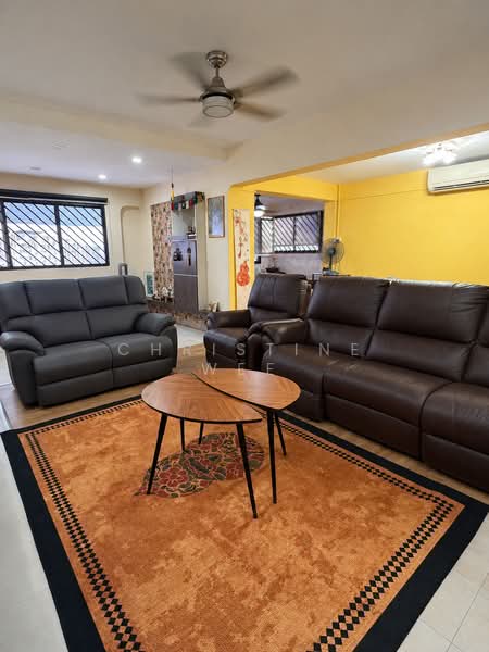 401 Jurong West Street 42, 401 Jurong West Street 42, 3 Bedrooms, 1,453 sqft, HDB Flat For Sale, by Christine Wee, 500208859 - Living Room - PropertyGuru.com.sg