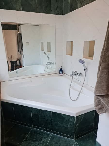 Horizon Towers, 15 Leonie Hill Road, 4 Bedrooms, 2,370 sqft, Condominium For Sale, by Bernadette Teo, 500208860 - Bathroom - PropertyGuru.com.sg