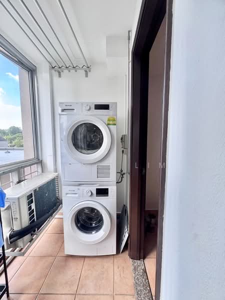UE Square, 205 River Valley Road, Room Rental, 100 sqft, Apartment For Rent, by Joyce Lim, 500208868 - Balcony - PropertyGuru.com.sg
