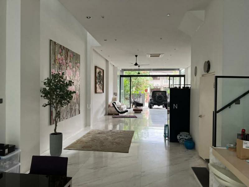 ❤️ Contemporary Terrace Home❤️ Near Hillview MRT ❤️, Hillview Garden Estate, Jalan Gumilang, Jalan Dermawan, Jalan Remaja, 6 Bedrooms, 5,000 sqft, Terraced House For Sale, by Pauline Tan, 500208884 - Living Room - PropertyGuru.com.sg