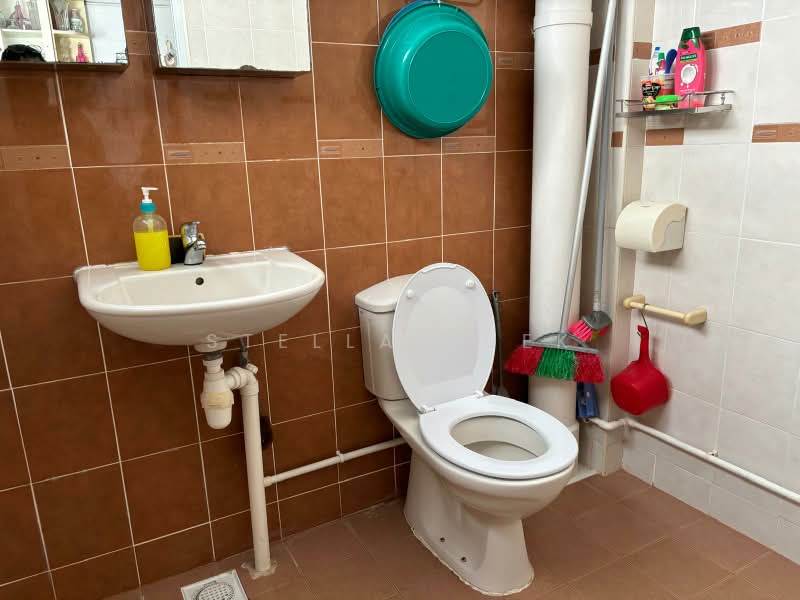 138 Bishan Street 12, 138 Bishan Street 12, Room Rental, 150 sqft, HDB Flat For Rent, by Stella Kuek, 500208893 - Bathroom - PropertyGuru.com.sg