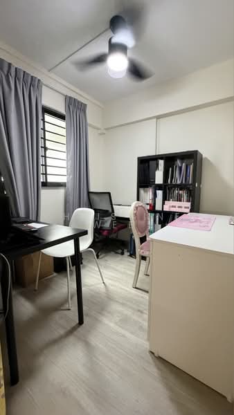 643 Yishun Street 61, 643 Yishun Street 61, 4 Bedrooms, 1,572 sqft, HDB Flat For Sale, by Christine Wee, 500208895 - Study - PropertyGuru.com.sg