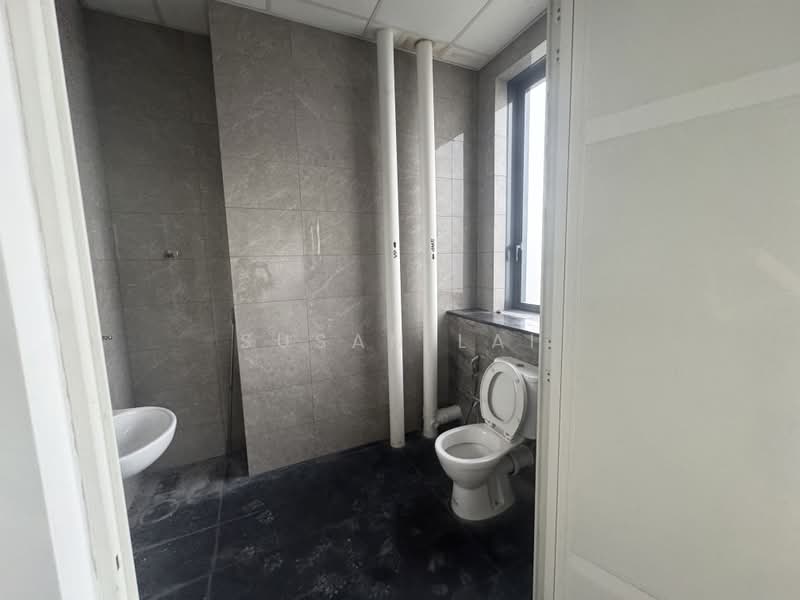 REVV, 1 Corporation Drive, 1,755 sqft, Factory / Workshop (B2) For Sale, by Susan Lai, 500208903 - Bathroom - CommercialGuru.com.sg
