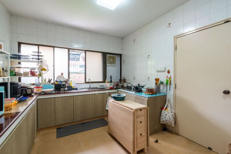 Platina Gardens, , 5 Bedrooms, 3,776 sqft, Semi-Detached House For Sale, by Aileen Chew, 500208956 - Kitchen - PropertyGuru.com.sg