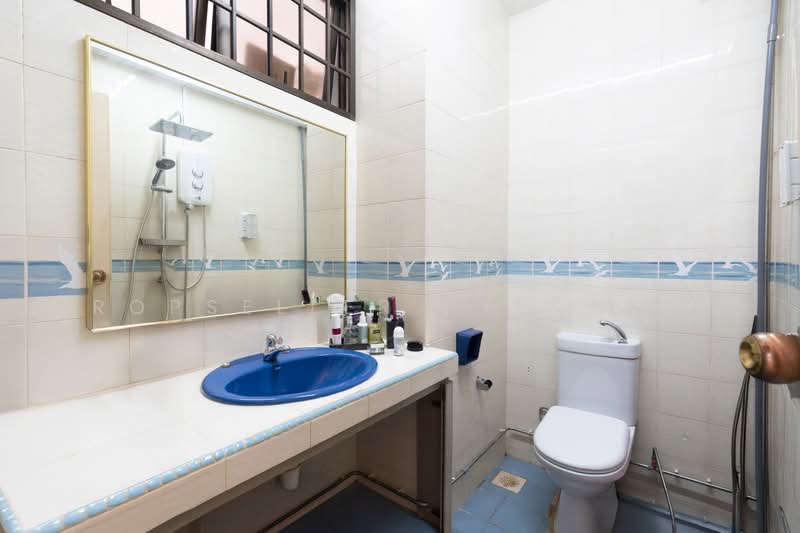 Platina Gardens, , 5 Bedrooms, 3,776 sqft, Semi-Detached House For Sale, by Aileen Chew, 500208956 - Bathroom - PropertyGuru.com.sg