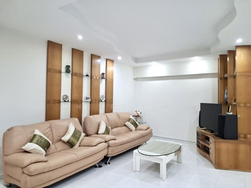 453 Jurong West Street 42, 453 Jurong West Street 42, 3 Bedrooms, 1,431 sqft, HDB Flat For Sale, by Cherry Ling, 500208968 - Living Room - PropertyGuru.com.sg