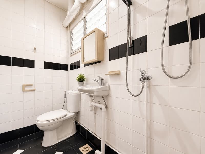 185 Pasir Ris Street 11, 185 Pasir Ris Street 11, 4 Bedrooms, 1,333 sqft, HDB Flat For Sale, by Aaron Leong, 500208996 - Bathroom - PropertyGuru.com.sg