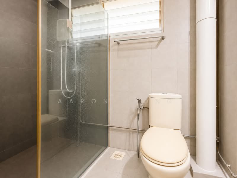185 Pasir Ris Street 11, 185 Pasir Ris Street 11, 4 Bedrooms, 1,333 sqft, HDB Flat For Sale, by Aaron Leong, 500208996 - Bathroom - PropertyGuru.com.sg