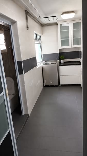 199D Punggol Field, 199D Punggol Field, 3 Bedrooms, 1,184 sqft, HDB Flat For Rent, by Kate Xuan Wen Soh, 500208999 - Bathroom - PropertyGuru.com.sg