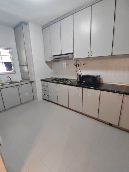 Ridgewood Condominium, 3 Ridgewood Close, Room Rental, 200 sqft, Condominium For Rent, by Steve Voon, 500209020 - Kitchen - PropertyGuru.com.sg