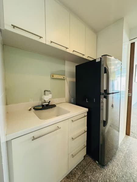 The Central, 8 Eu Tong Sen Street, 883 sqft, Office For Rent, by Nicole Lin, 500209024 - Kitchen - CommercialGuru.com.sg