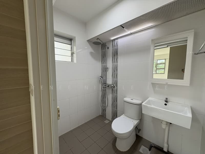 93A Telok Blangah Street 31, 93A Telok Blangah Street 31, 3 Bedrooms, 1,001 sqft, HDB Flat For Rent, by Renee Nicole Lee, 500209042 - Bathroom - PropertyGuru.com.sg
