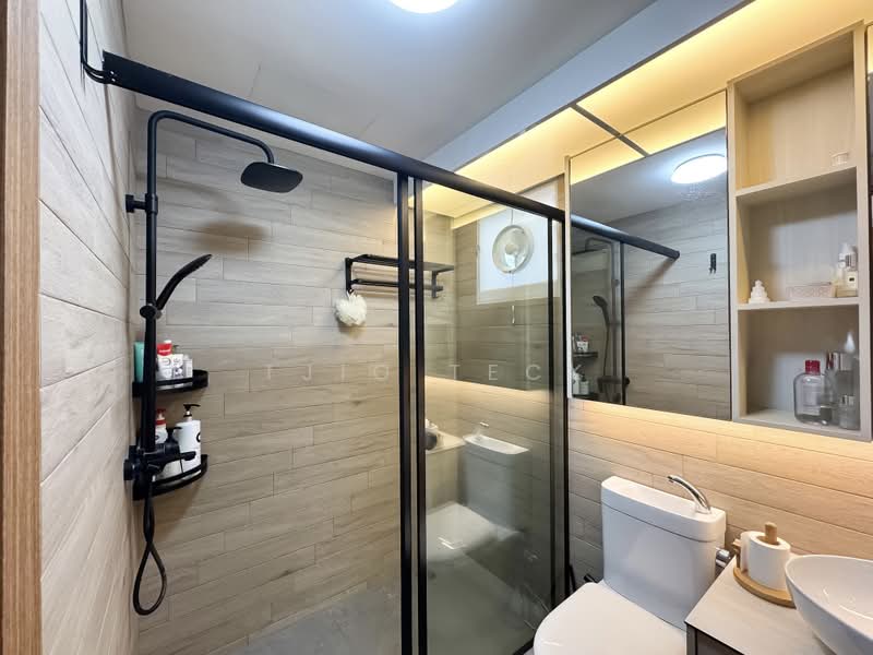 451B Bukit Batok West Avenue 6, 451B Bukit Batok West Avenue 6, 3 Bedrooms, 1,001 sqft, HDB Flat For Sale, by TJIO TECK, 500209049 - Bathroom - PropertyGuru.com.sg