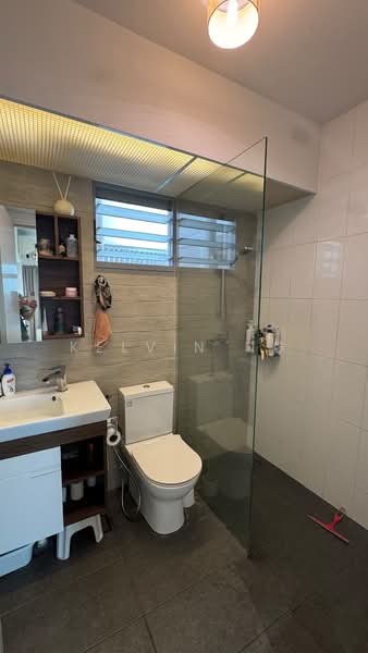 683A Edgedale Plains, 683A Edgedale Plains, 3 Bedrooms, 1,001 sqft, HDB Flat For Sale, by Kelvin Ng, 500209067 - Bathroom - PropertyGuru.com.sg