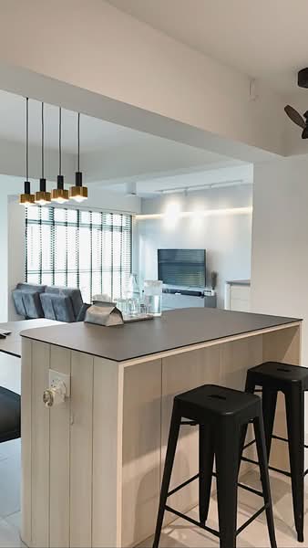 683A Edgedale Plains, 683A Edgedale Plains, 3 Bedrooms, 1,001 sqft, HDB Flat For Sale, by Kelvin Ng, 500209067 - Living Room - PropertyGuru.com.sg