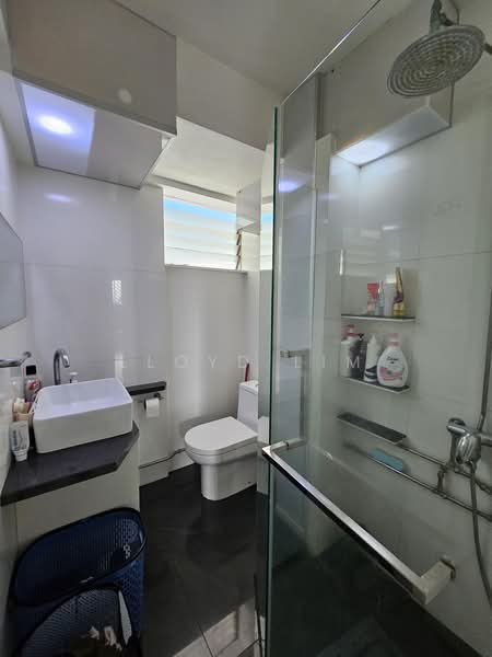 545 Ang Mo Kio Avenue 10, 545 Ang Mo Kio Avenue 10, 3 Bedrooms, 1,270 sqft, HDB Flat For Sale, by Lloyd Lim, 500209076 - Bathroom - PropertyGuru.com.sg