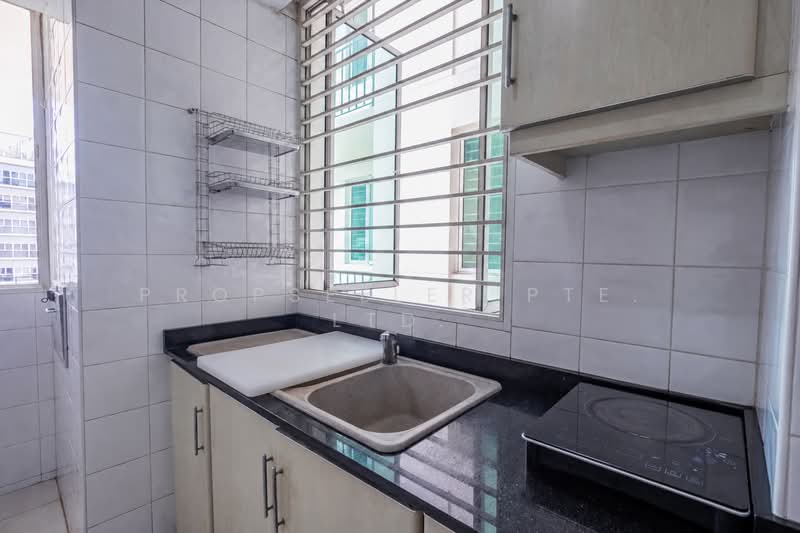 Papillon, 8 Jalan Rama Rama, 2 Bedrooms, 936 sqft, Apartment For Sale, by Kit Toh, 500209078 - Kitchen - PropertyGuru.com.sg