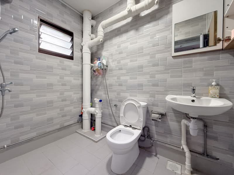 964 Hougang Avenue 9, 964 Hougang Avenue 9, Room Rental, 120 sqft, HDB Flat For Rent, by Andy Ong, 500209081 - Bathroom - PropertyGuru.com.sg