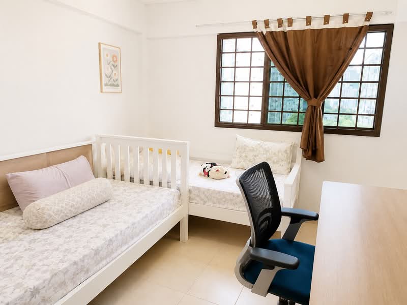 242 Bukit Batok East Avenue 5, 242 Bukit Batok East Avenue 5, 3 Bedrooms, 904 sqft, HDB Flat For Sale, by Delvin Ong, 500209085 - Bedroom - PropertyGuru.com.sg