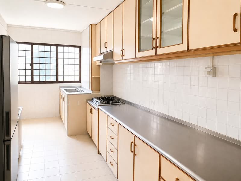 242 Bukit Batok East Avenue 5, 242 Bukit Batok East Avenue 5, 3 Bedrooms, 904 sqft, HDB Flat For Sale, by Delvin Ong, 500209085 - Kitchen - PropertyGuru.com.sg