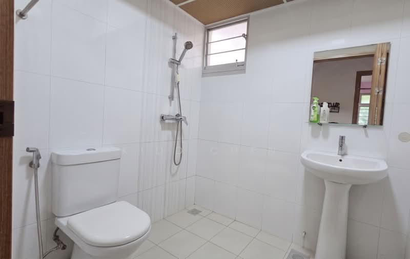 437A Bukit Batok West Avenue 5, 437A Bukit Batok West Avenue 5, 3 Bedrooms, 1,001 sqft, HDB Flat For Sale, by Kidd Chen, 500209102 - Bathroom - PropertyGuru.com.sg