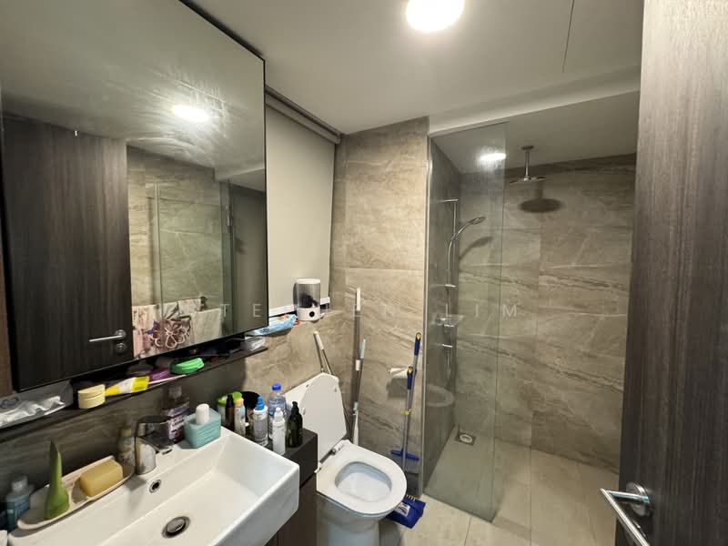 Riverfront Residences, 41 Hougang Avenue 7, 4 Bedrooms, 1,485 sqft, Condominium For Sale, by Stephen Lim, 500209115 - Bathroom - PropertyGuru.com.sg