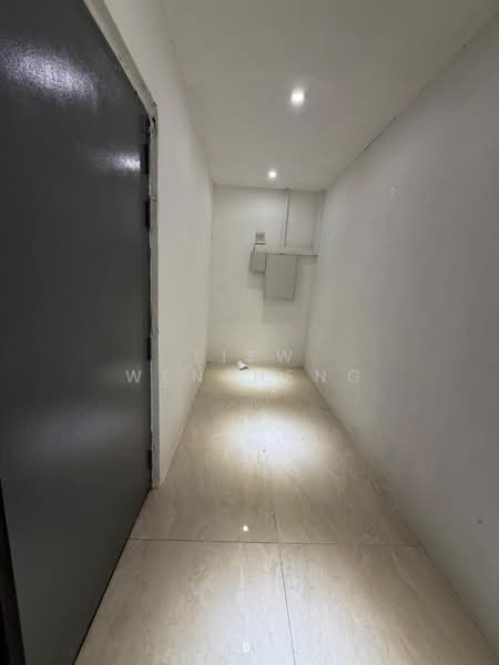 Oxley BizHub, 61 Ubi Road 1, 2,238 sqft, Light Industrial (B1) For Rent, by Liew Wenzheng, 500209122 - Corridor - CommercialGuru.com.sg