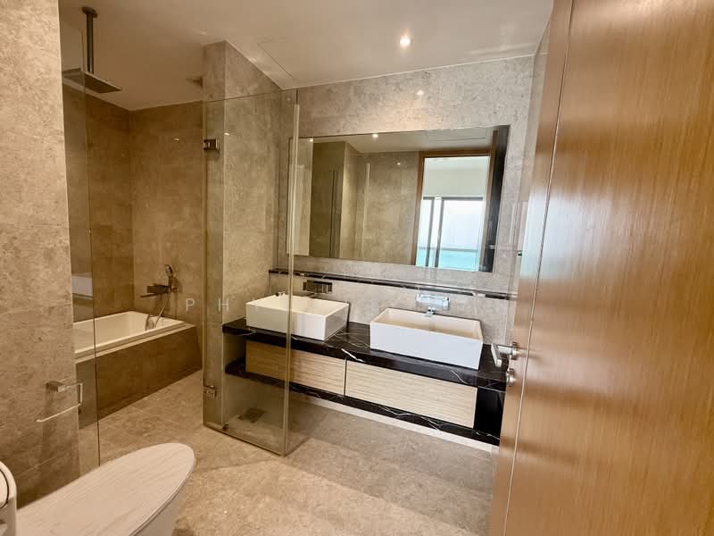 Marina Bay Residences, 18 Marina Boulevard, 3 Bedrooms, 1,970 sqft, Condominium For Rent, by Phyllis Tan, 500209127 - Bathroom - PropertyGuru.com.sg