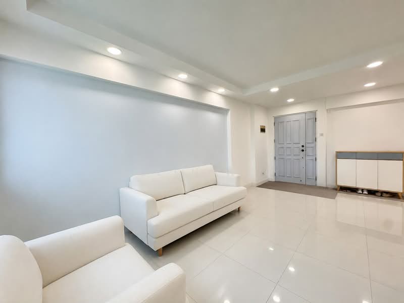 7mins Walk to Amk MRT but selling Cheap move in condition, Ang Mo Kio Avenue 8, 3 Bedrooms, 1,001 sqft, HDB Flat For Sale, by Allen Wee, 500209134 - Living Room - PropertyGuru.com.sg