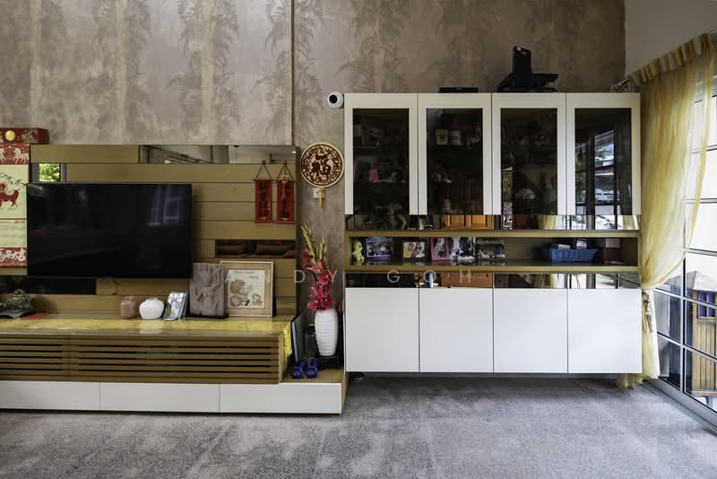 Yong Seng Estate, Jalan Senang, 5 Bedrooms, 3,500 sqft, Terraced House For Sale, by Andy Goh, 500209148 - Living Room - PropertyGuru.com.sg
