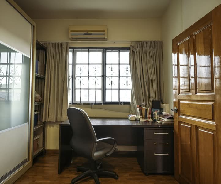 Yong Seng Estate, Jalan Senang, 5 Bedrooms, 3,500 sqft, Terraced House For Sale, by Andy Goh, 500209148 - Study - PropertyGuru.com.sg