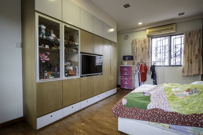 Yong Seng Estate, Jalan Senang, 5 Bedrooms, 3,500 sqft, Terraced House For Sale, by Andy Goh, 500209148 - Bedroom - PropertyGuru.com.sg