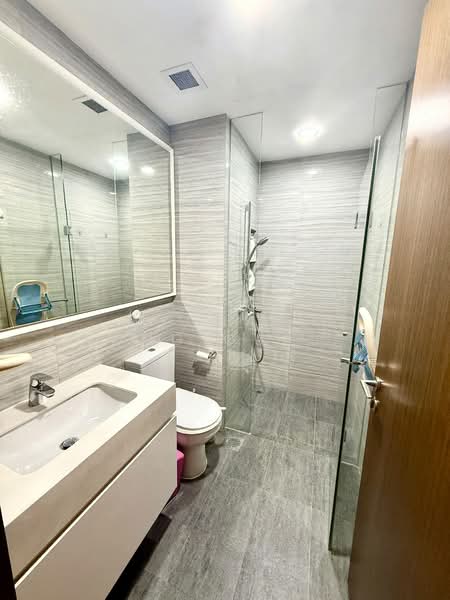 Riverbank at Fernvale, Sengkang West Way/Fernvale, 2 Bedrooms, 710 sqft, Condominium For Sale, by Michael Hong GuangYuan, 500209155 - Common Bathroom - PropertyGuru.com.sg