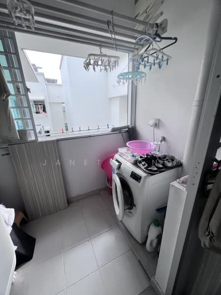 526D Costa Ris, 526D Pasir Ris Street 51, 3 Bedrooms, 1,001 sqft, HDB Flat For Sale, by Janet Wong, 500209156 - Laundry yard - PropertyGuru.com.sg