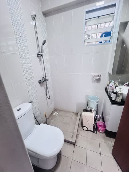 526D Costa Ris, 526D Pasir Ris Street 51, 3 Bedrooms, 1,001 sqft, HDB Flat For Sale, by Janet Wong, 500209156 - Common bathroom - PropertyGuru.com.sg