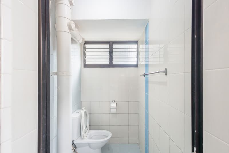 533 Ang Mo Kio Avenue 5, 533 Ang Mo Kio Avenue 5, 2 Bedrooms, 721 sqft, HDB Flat For Sale, by Meagan Tang, 500209161 - Bathroom - PropertyGuru.com.sg